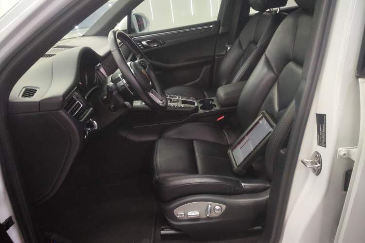 Used Porsche Macan 2021 Macan 2.0T Left Front Seat
