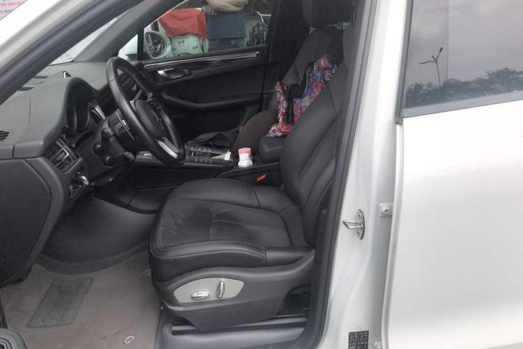 Used Porsche Macan 2021 Macan 2.0T Left Front Seat