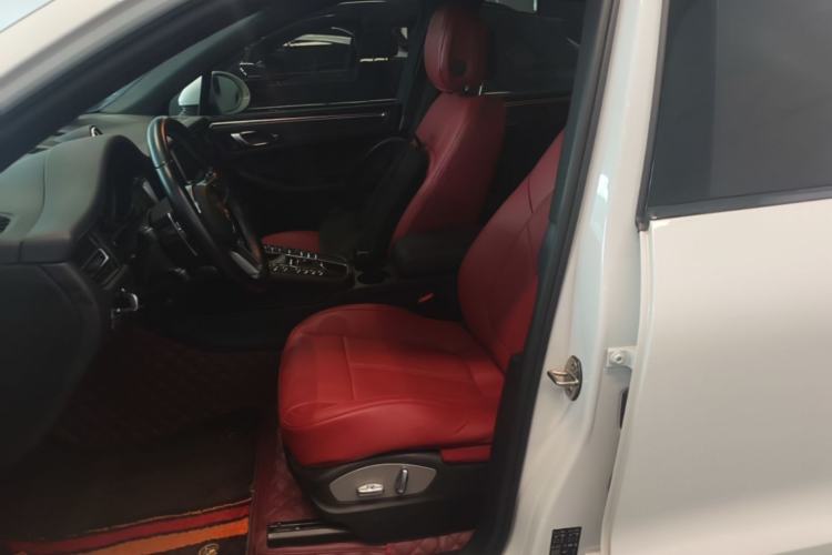 Used Porsche Macan 2021 Macan 2.0T Left Front Seat