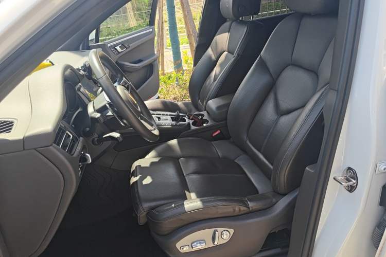 Used Porsche Macan 2021 Macan 2.0T Left Front Seat