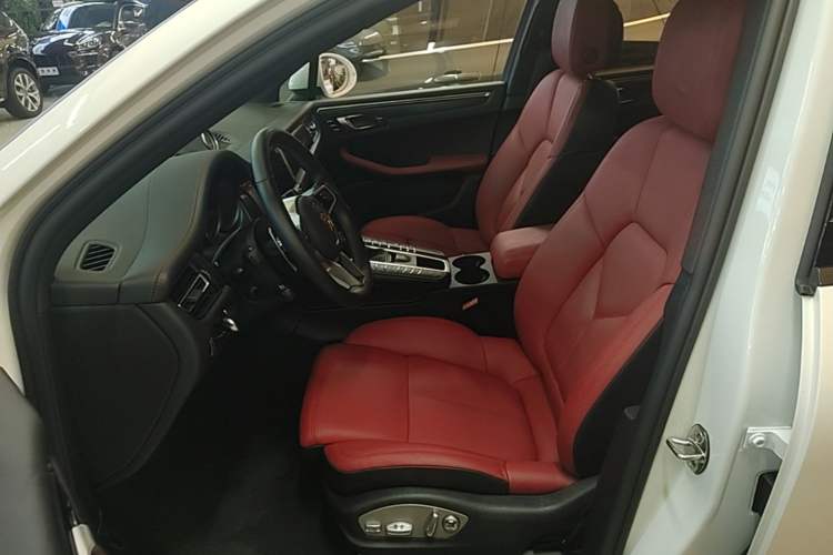 Used Porsche Macan 2021 Macan 2.0T Left Front Seat