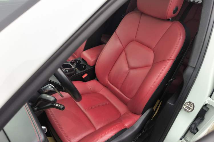 Used Porsche Macan 2021 Macan 2.0T Left Front Seat