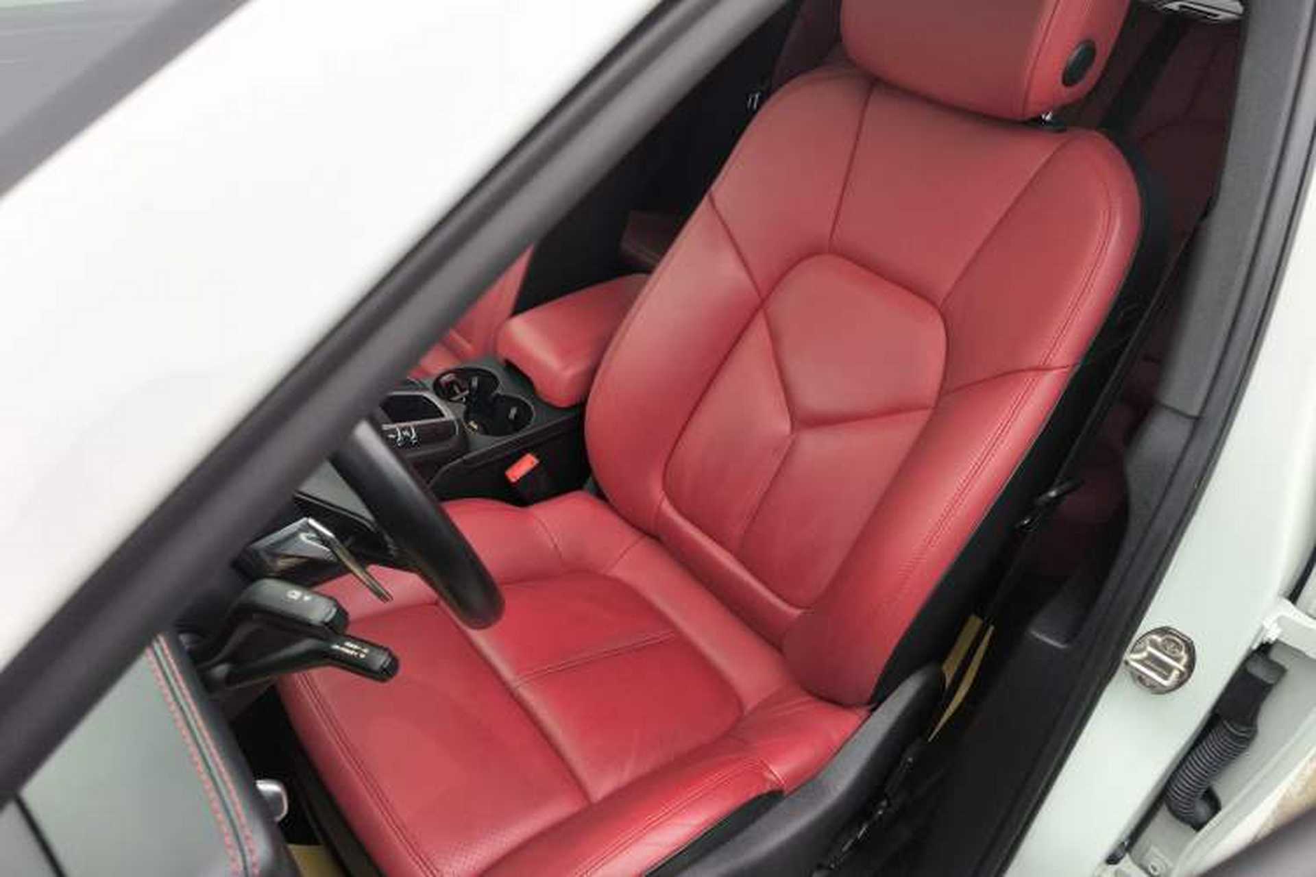Used Porsche Macan 2021 Macan 2.0T Left Front Seat