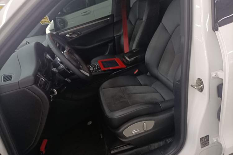 Used Porsche Macan 2021 Macan 2.0T Left Front Seat