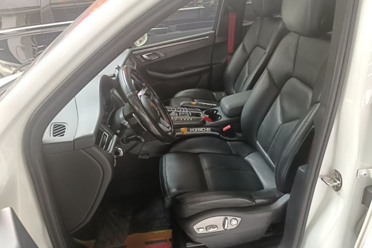 Used Porsche Macan 2021 Macan 2.0T Left Front Seat