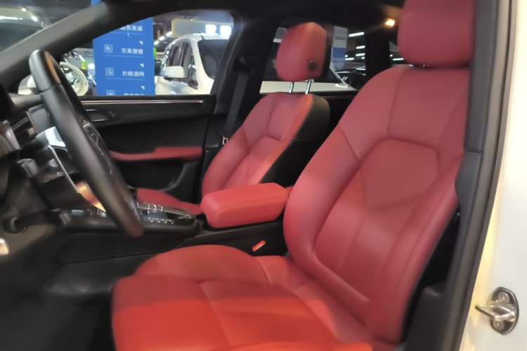 Used Porsche Macan 2021 Macan 2.0T Left Front Seat