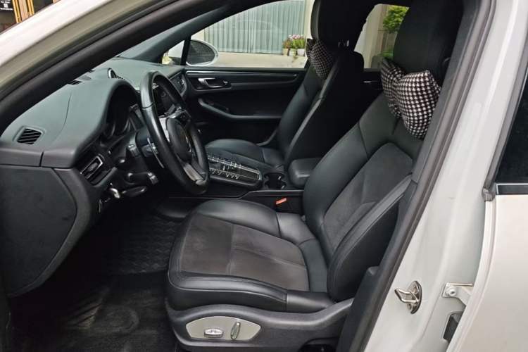 Used Porsche Macan 2021 Macan 2.0T Left Front Seat