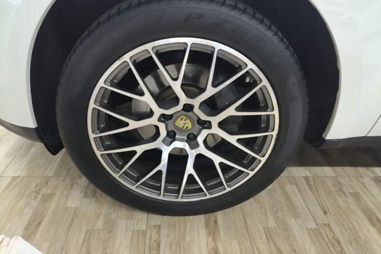 Used Porsche Macan 2021 Macan 2.0T Left Front Wheel Hub