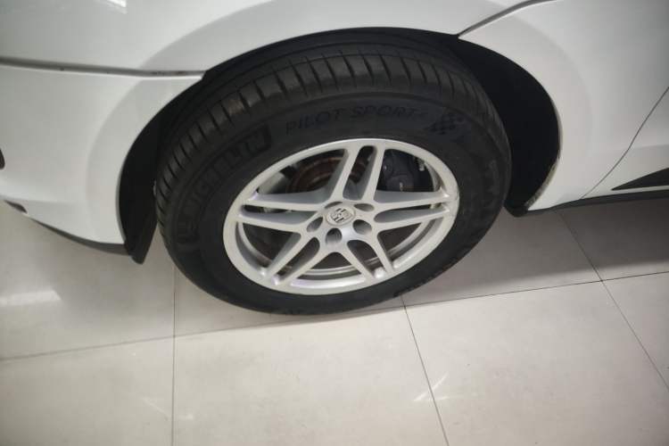 Used Porsche Macan 2021 Macan 2.0T Left Front Wheel Hub