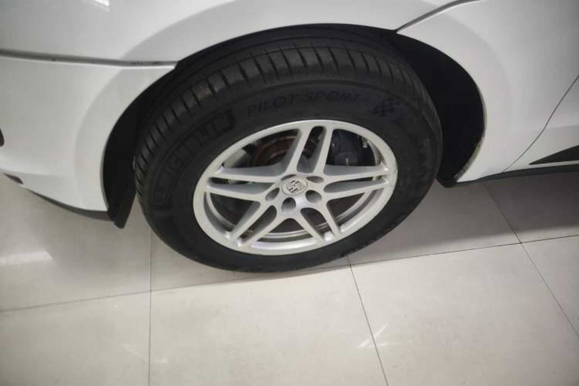 Used Porsche Macan 2021 Macan 2.0T Left Front Wheel Hub