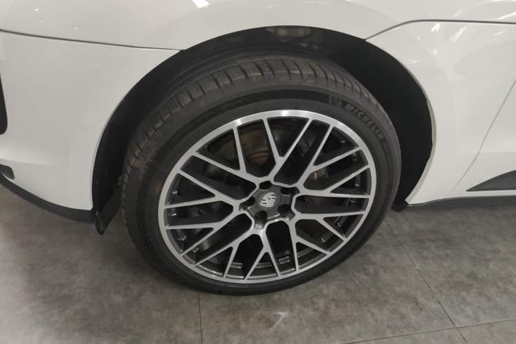 Used Porsche Macan 2021 Macan 2.0T Left Front Wheel Hub