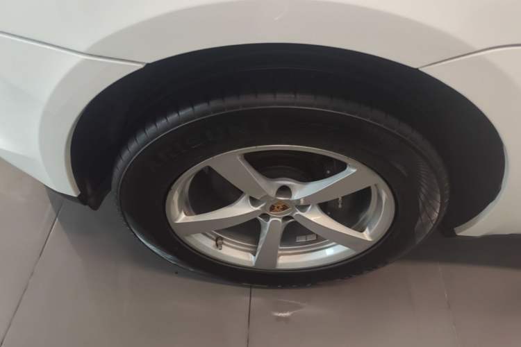 Used Porsche Macan 2021 Macan 2.0T Left Front Wheel Hub