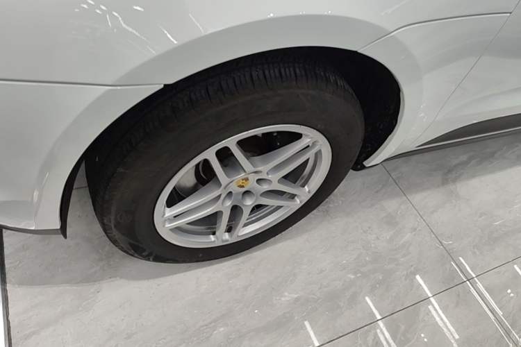 Used Porsche Macan 2021 Macan 2.0T Left Front Wheel Hub