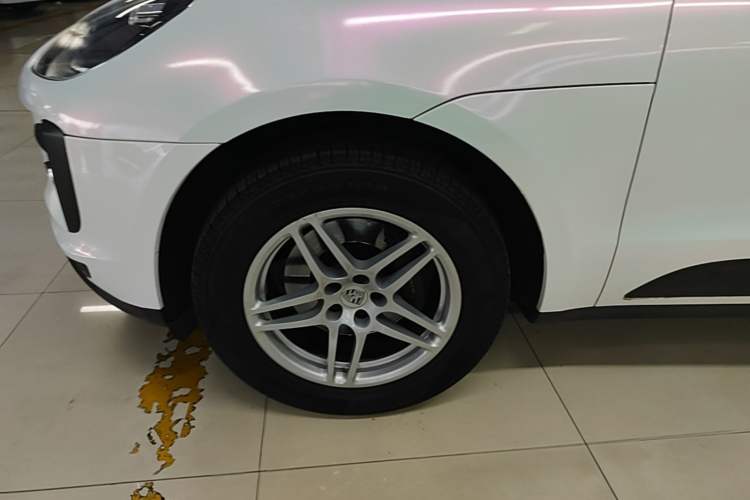 Used Porsche Macan 2021 Macan 2.0T Left Front Wheel Hub