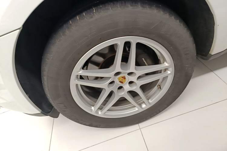 Used Porsche Macan 2021 Macan 2.0T Left Front Wheel Hub