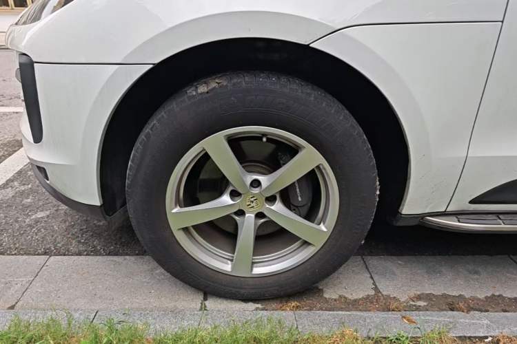 Used Porsche Macan 2021 Macan 2.0T Left Front Wheel Hub
