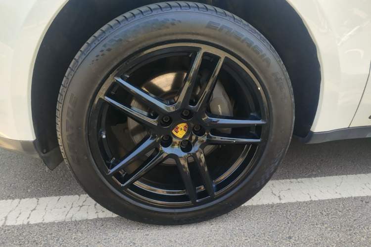 Used Porsche Macan 2021 Macan 2.0T Left Front Wheel Hub