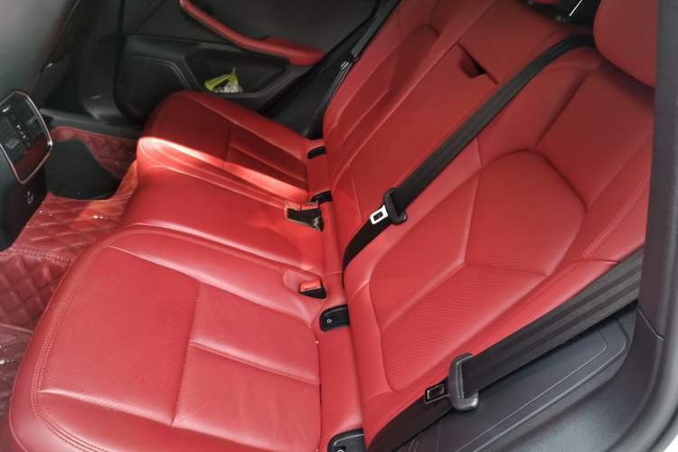 Used Porsche Macan 2021 Macan 2.0T Left Rear Seat