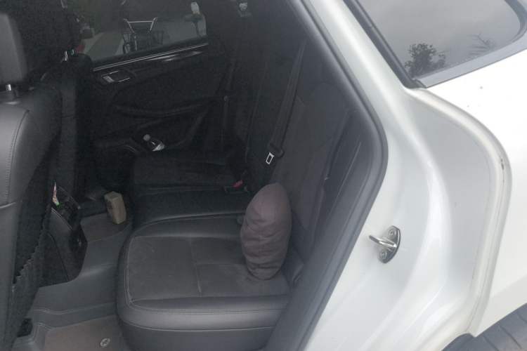 Used Porsche Macan 2021 Macan 2.0T Left Rear Seat