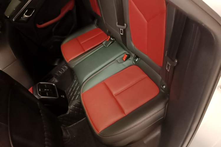 Used Porsche Macan 2021 Macan 2.0T Left Rear Seat