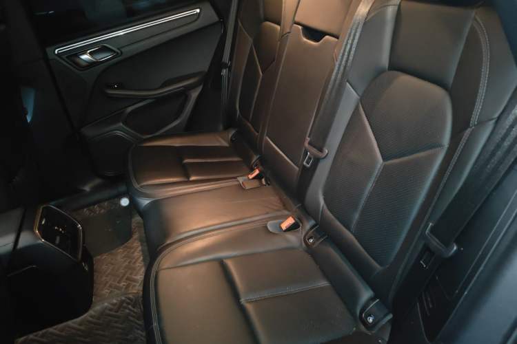 Used Porsche Macan 2021 Macan 2.0T Left Rear Seat