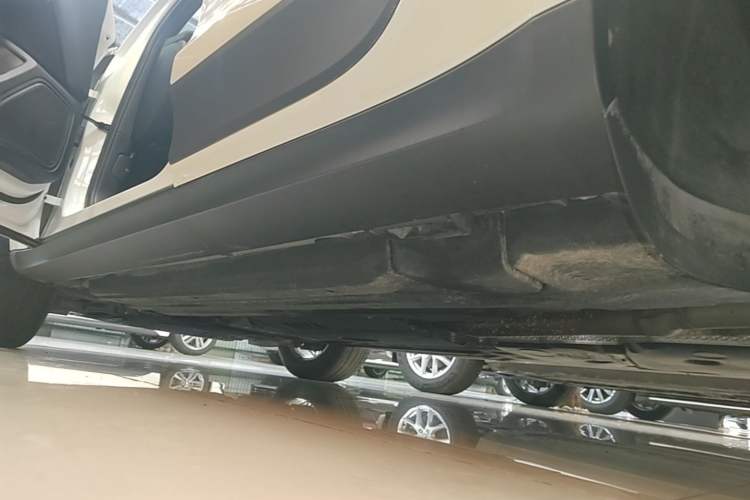 Used Porsche Macan 2021 Macan 2.0T Left Side Sill