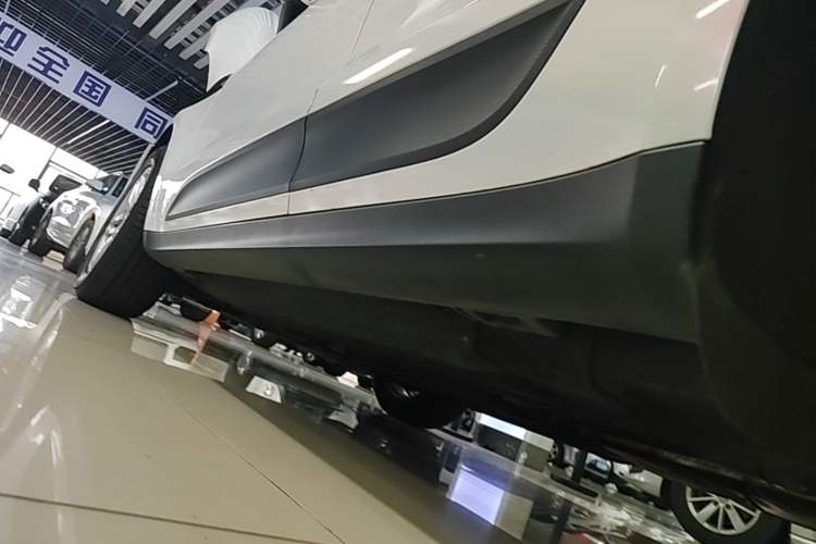 Used Porsche Macan 2021 Macan 2.0T Left Side Sill