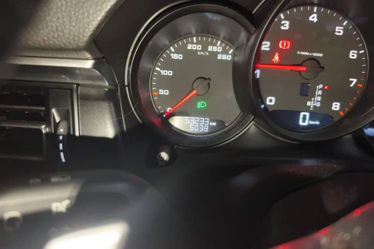 Used Porsche Macan 2021 Macan 2.0T Odometer Close Up