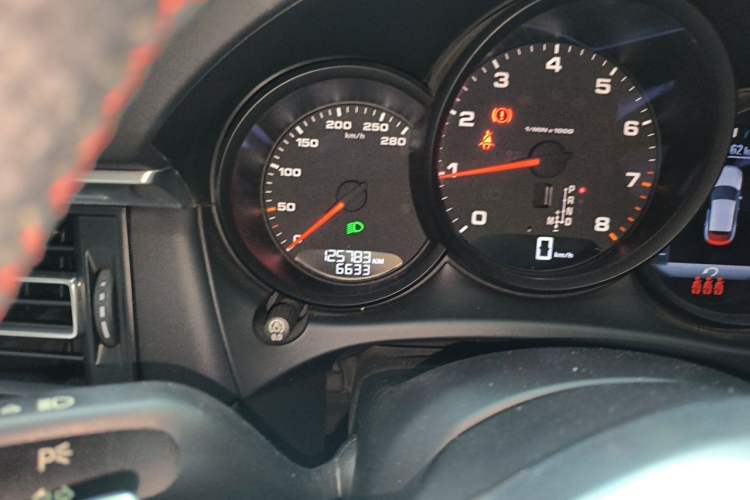 Used Porsche Macan 2021 Macan 2.0T Odometer Close Up