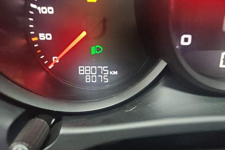 Used Porsche Macan 2021 Macan 2.0T Odometer Close Up
