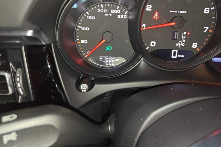 Used Porsche Macan 2021 Macan 2.0T Odometer Close Up