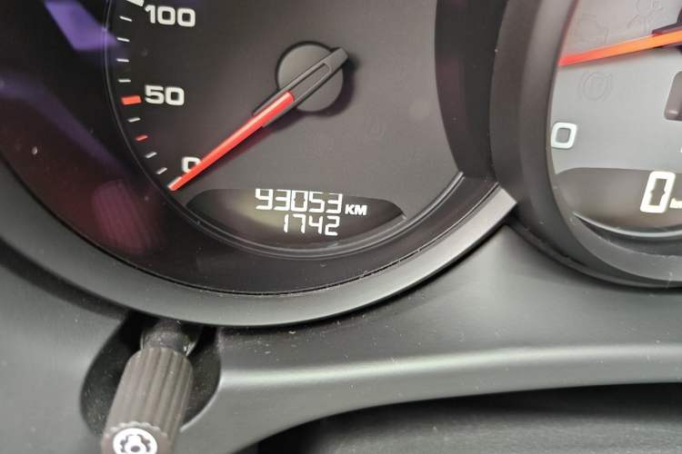 Used Porsche Macan 2021 Macan S 3.0T Odometer Close Up