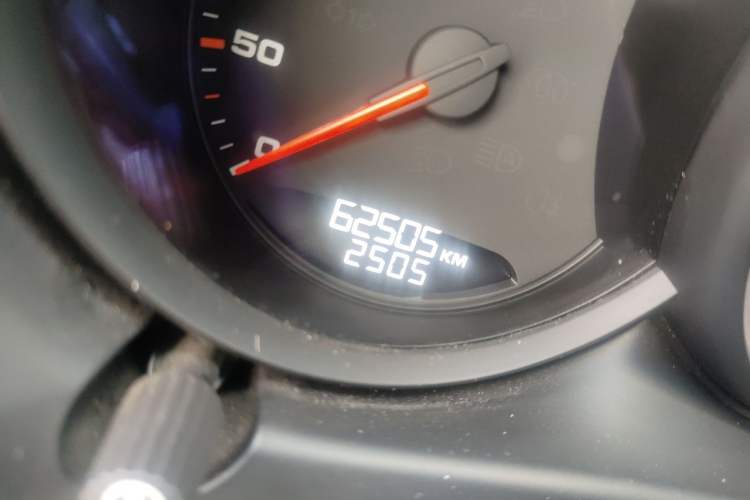 Used Porsche Macan 2021 Macan 2.0T Odometer Close Up