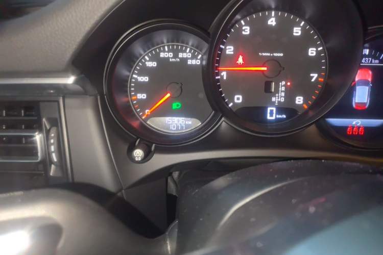 Used Porsche Macan 2021 Macan 2.0T Odometer Close Up