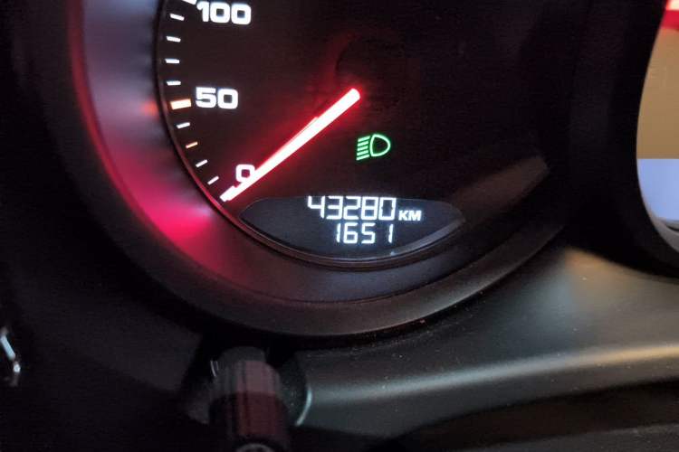 Used Porsche Macan 2021 Macan S 3.0T Odometer Close Up