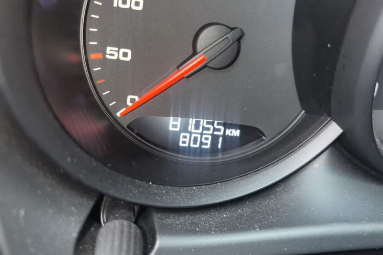 Used Porsche Macan 2021 Macan 2.0T Odometer Close Up