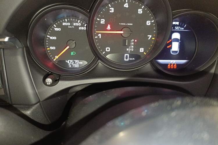 Used Porsche Macan 2021 Macan 2.0T Odometer Close Up