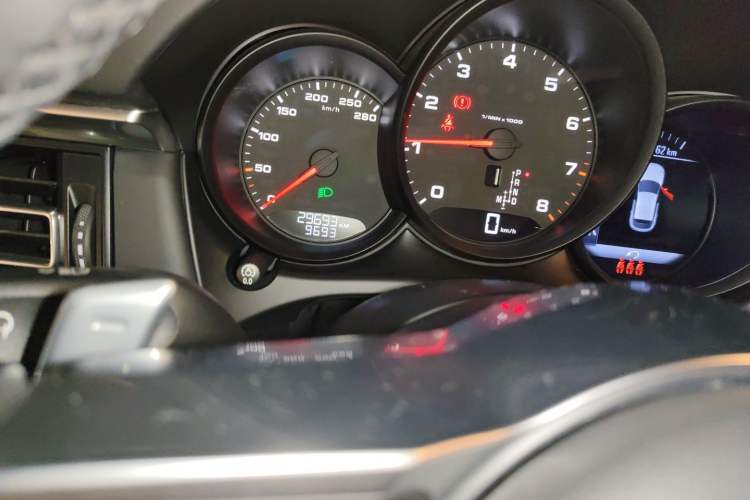Used Porsche Macan 2021 Macan 2.0T Odometer Close Up