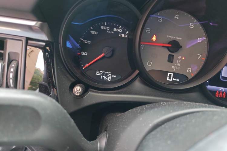 Used Porsche Macan 2021 Macan S 3.0T Odometer Close Up