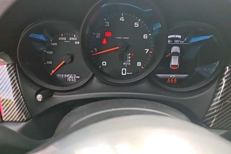 Used Porsche Macan 2021 Macan 2.0T Odometer Close Up