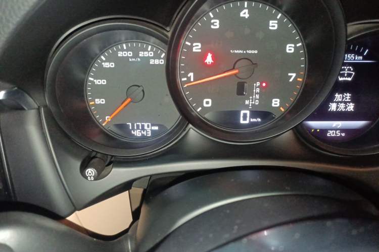 Used Porsche Macan 2021 Macan 2.0T Odometer Close Up