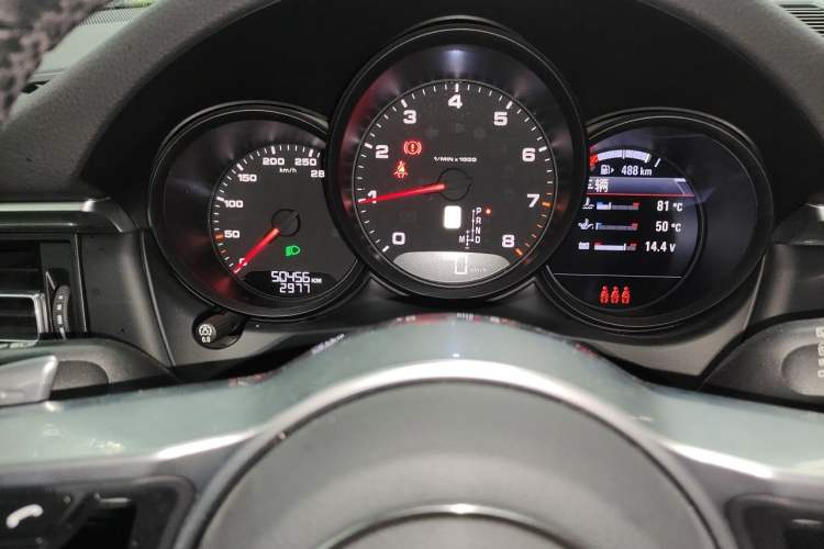 Used Porsche Macan 2021 Macan 2.0T Odometer Close Up
