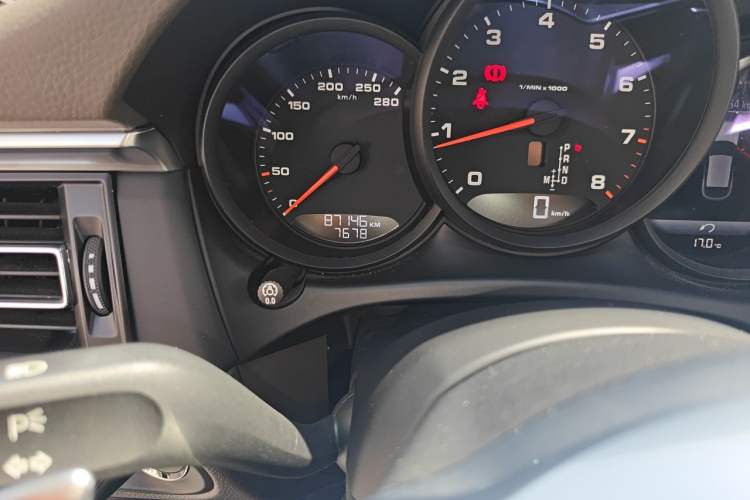 Used Porsche Macan 2021 Macan 2.0T Odometer Close Up