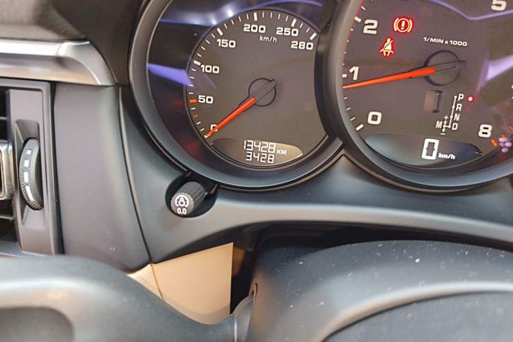 Used Porsche Macan 2021 Macan 2.0T Odometer Close Up