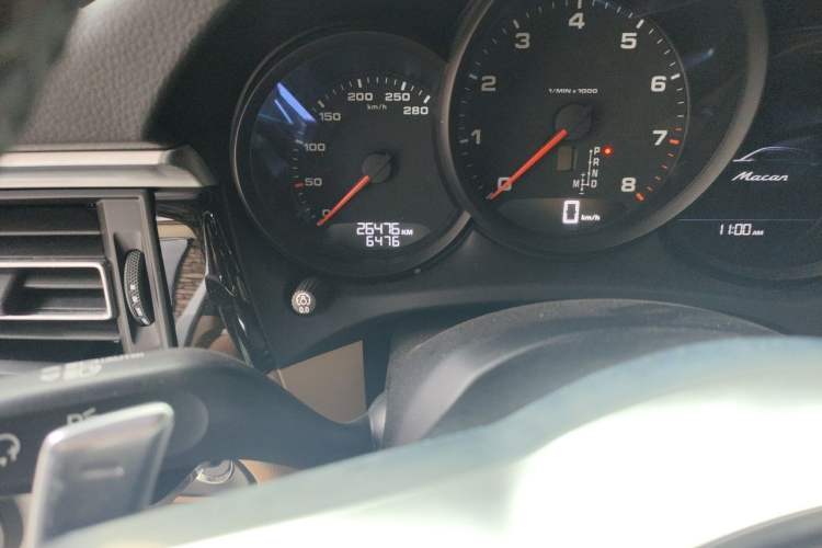 Used Porsche Macan 2021 Macan 2.0T Odometer Close Up