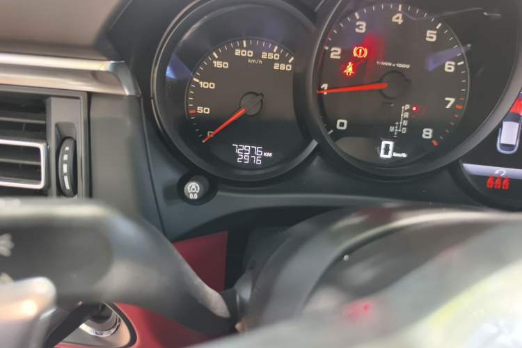 Used Porsche Macan 2021 Macan 2.0T Odometer Close Up