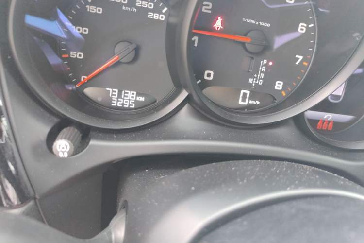 Used Porsche Macan 2021 Macan 2.0T Odometer Close Up