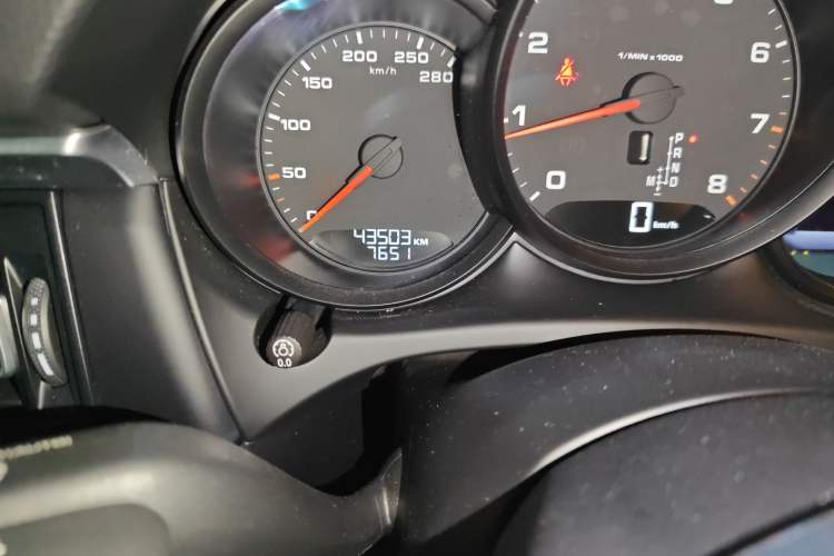 Used Porsche Macan 2021 Macan 2.0T Odometer Close Up