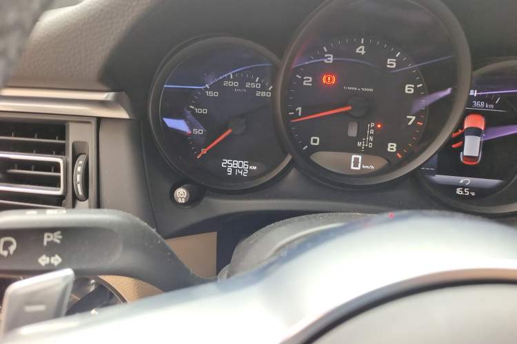 Used Porsche Macan 2021 Macan 2.0T Odometer Close Up