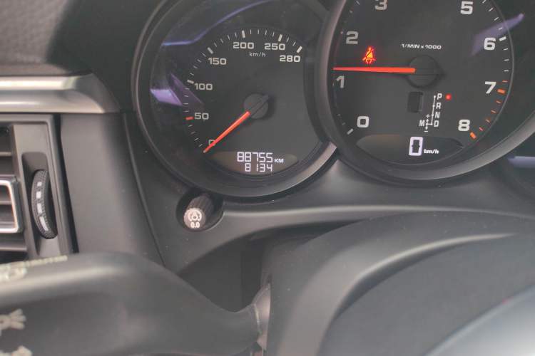 Used Porsche Macan 2021 Macan 2.0T Odometer Close Up